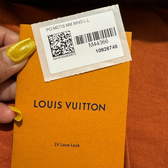 Louis Vuitton Pouchette Metis Love Lock Limited Edition Crossbody Bag - Picture 16 of 16